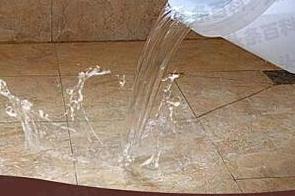 浉河漏水维修 免砸砖防水材料该如何施工